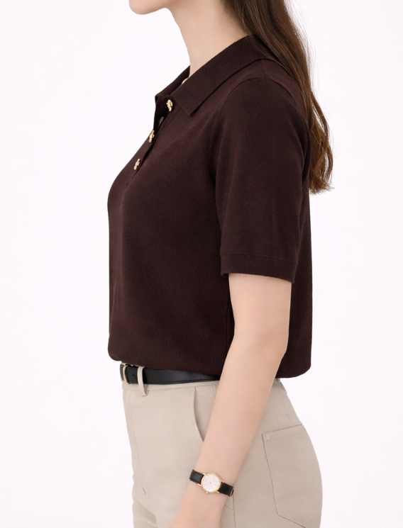 Top polo femme en maille fine avec boutons décoratifs