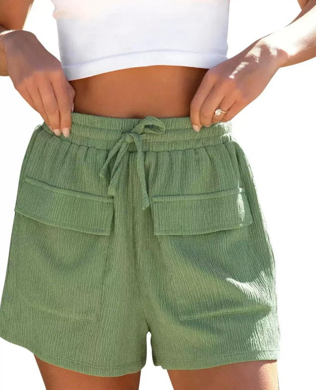 Short taille haute à taille élastique et poches pratiques