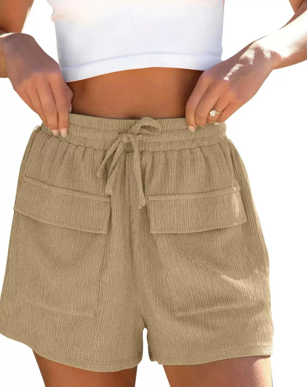 Short taille haute à taille élastique et poches pratiques