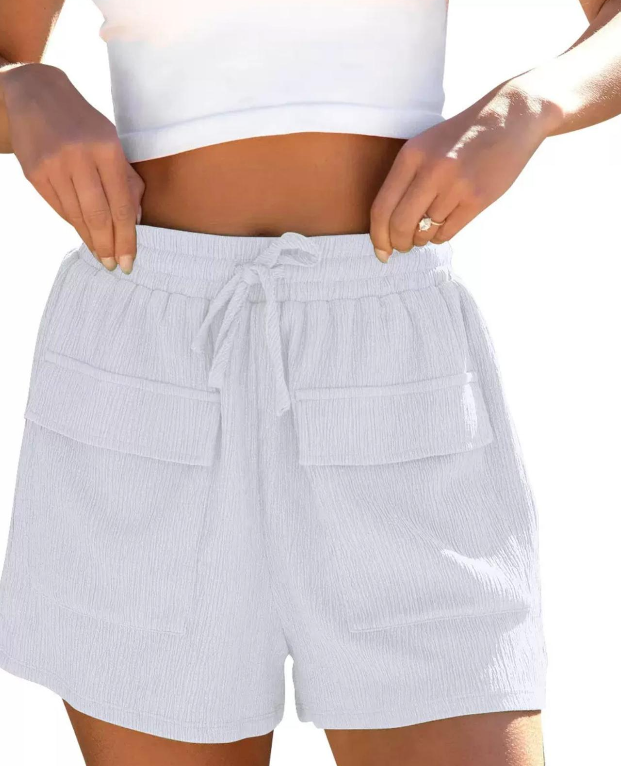 Short taille haute à taille élastique et poches pratiques