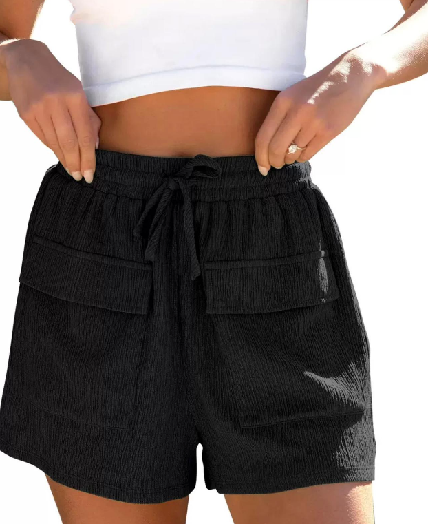Short taille haute à taille élastique et poches pratiques