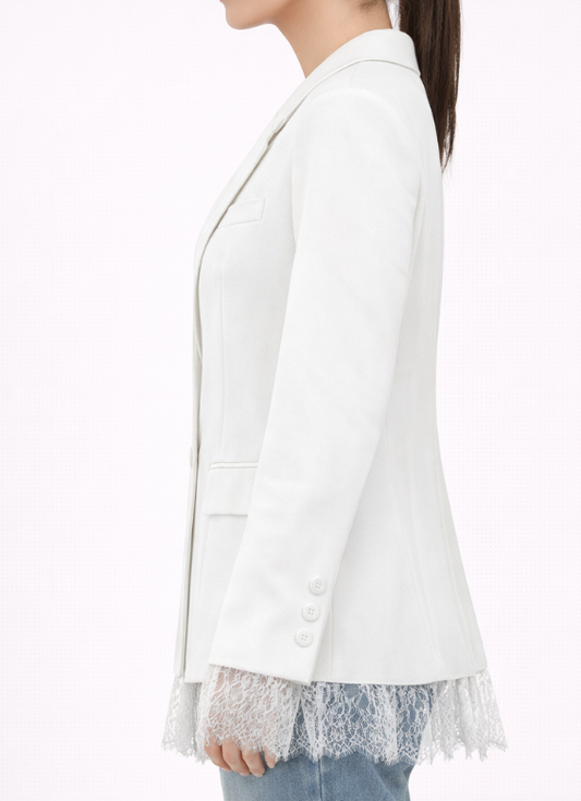 Blazer structuré avec finition en dentelle